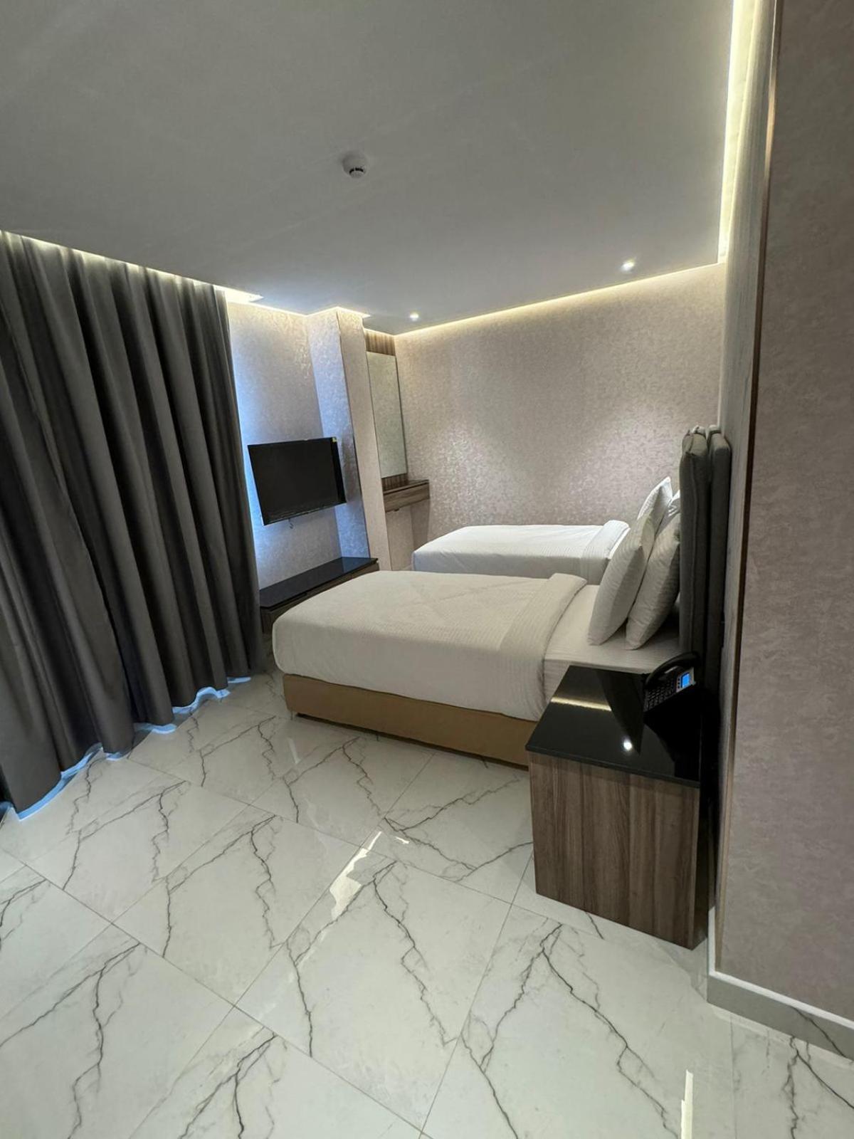 Hotel Royal Plaza 3*