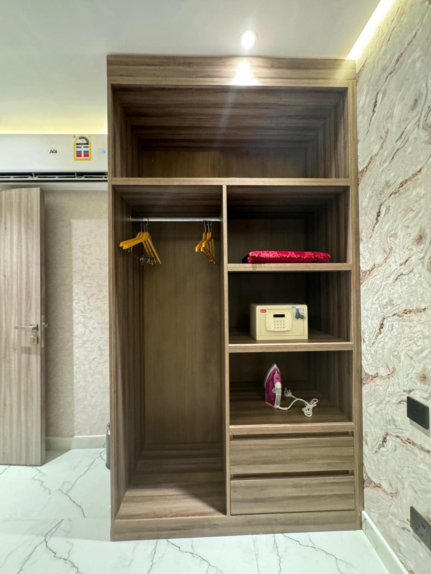 Royal Plaza Hotel 3*