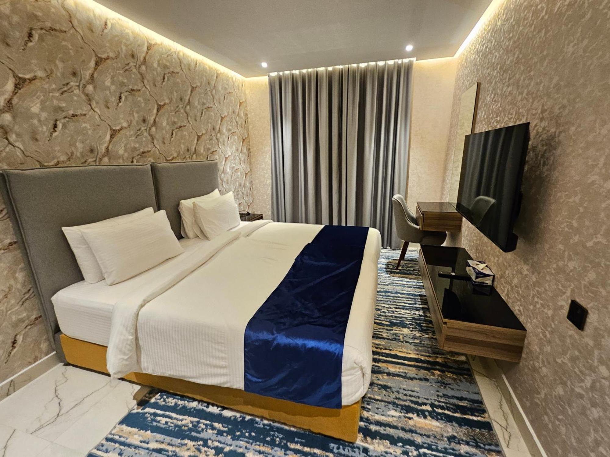 Royal Plaza Hotel